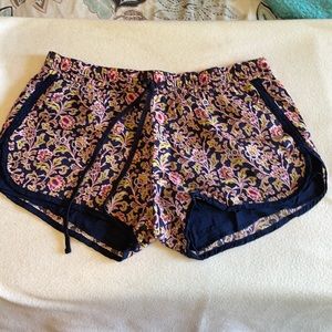 GAP Lined Linen Dolphin Drawstring Shorts